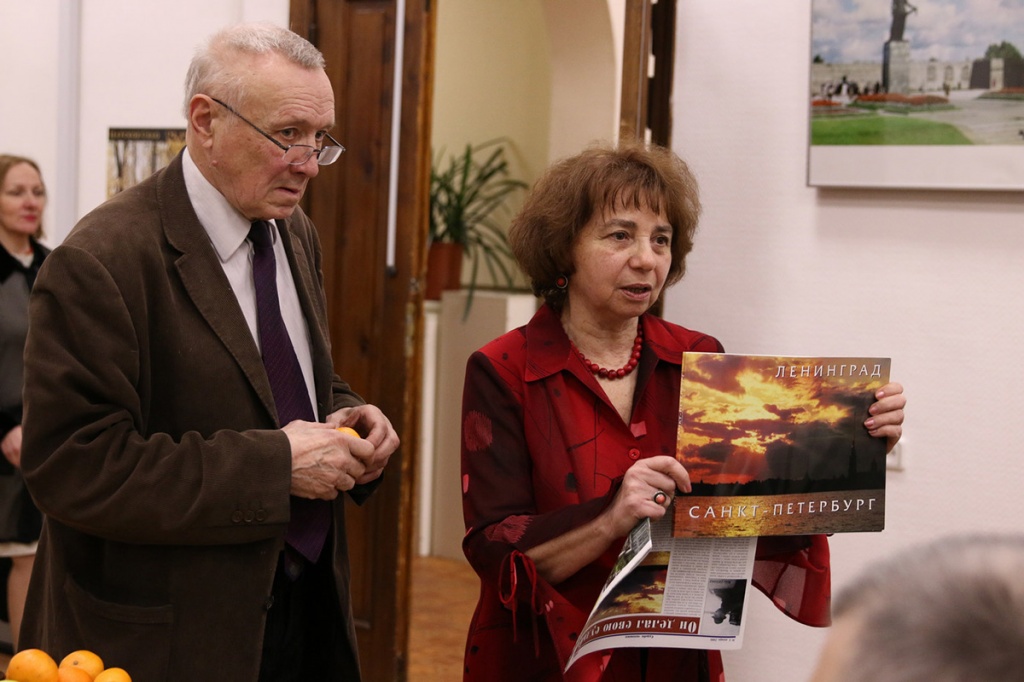 Организовала выставку дочь фотохудожника Слава Ильинична КАШТАНОВА Организовала выставку дочь фотохудожника Слава Ильинична КАШТАНОВА