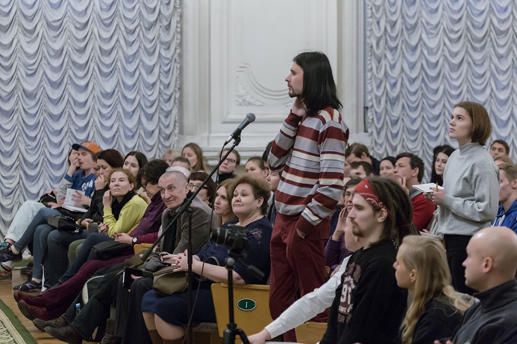 Зрители задавали интересные вопросы, делились своим мнением, порой спрашивали совета Зрители задавали интересные вопросы, делились своим мнением, порой спрашивали совета