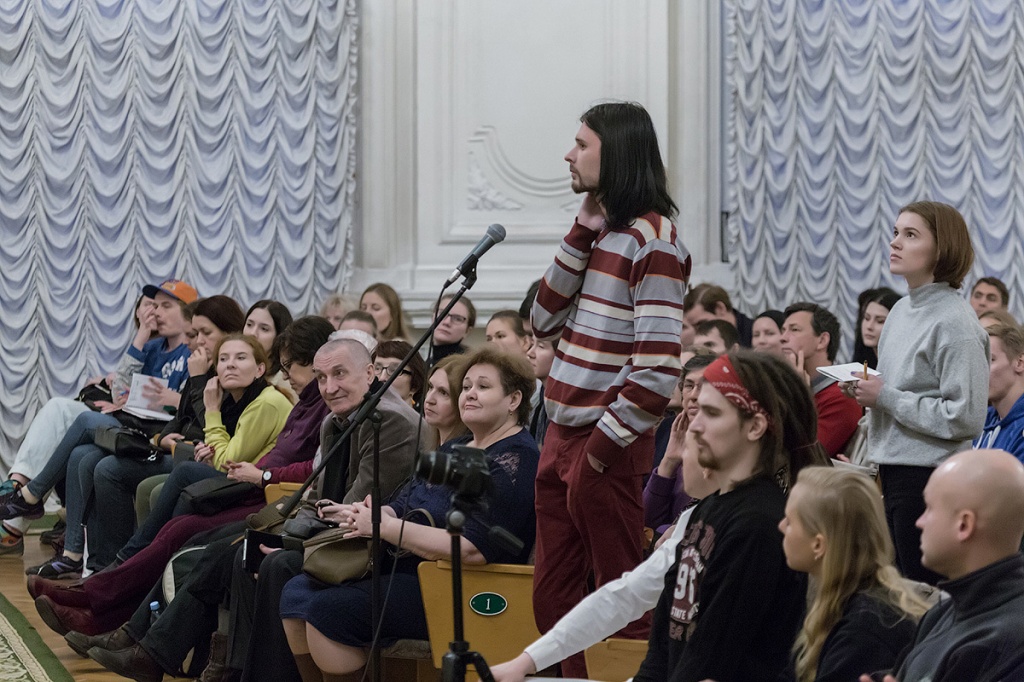 Зрители задавали интересные вопросы, делились своим мнением, порой спрашивали совета