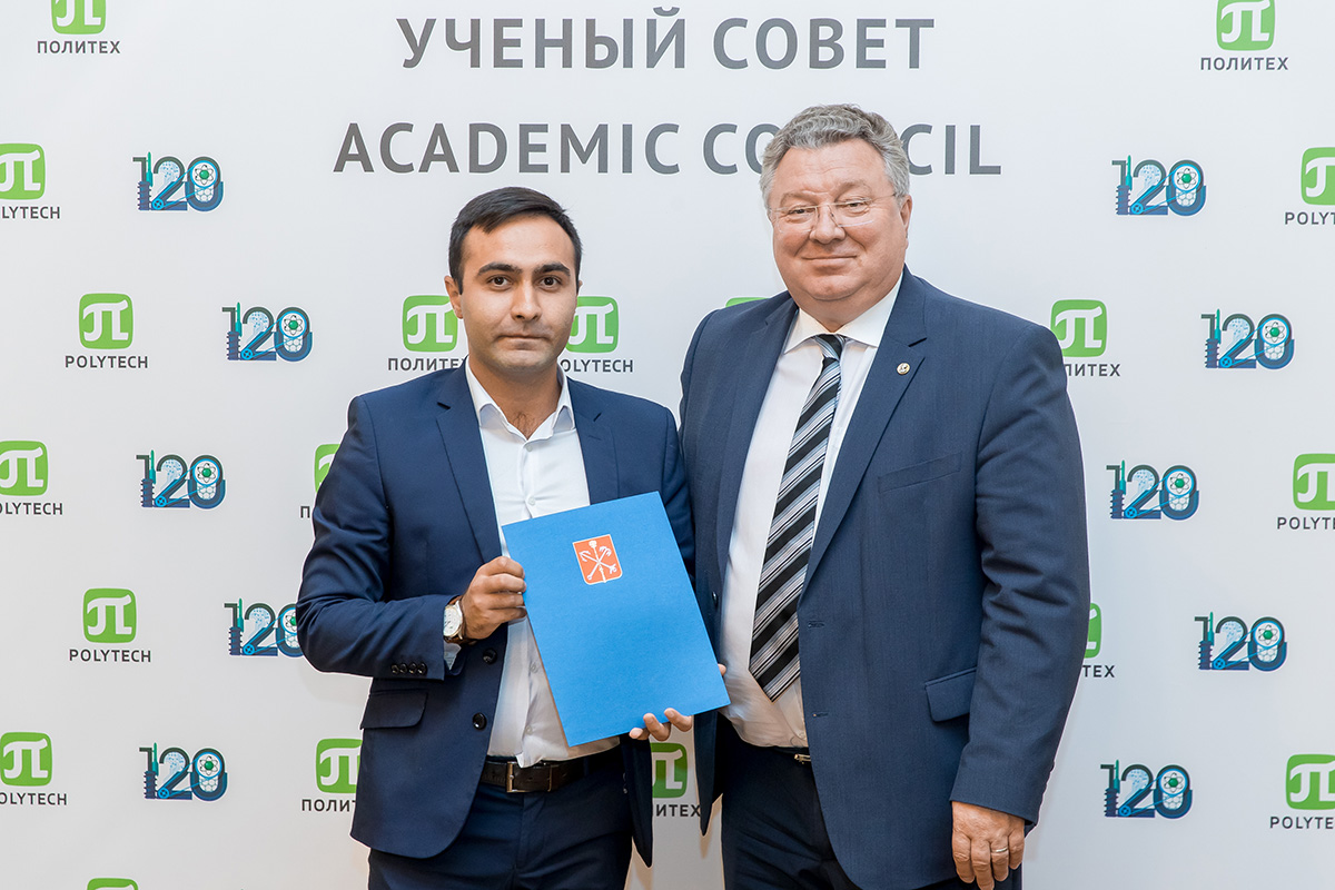 Благодарность Администрации Калининского района получил Рауф Агаев 