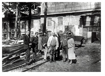 А.Ф. Иоффе на строительстве ФТИ. 1920-е А.Ф. Иоффе на строительстве ФТИ. 1920-е