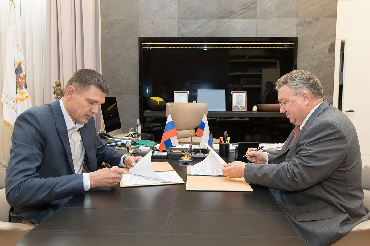 Договор о сотрудничестве подписали ректор СПбПУ А.И. Рудской и президент БК «Спартак» А.С. Фетисов Договор о сотрудничестве подписали ректор СПбПУ А.И. Рудской и президент БК «Спартак» А.С. Фетисов