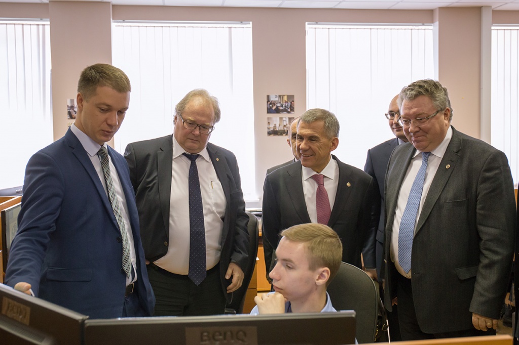 Президент Республики Татарстан посетил Инжиниринговый центр Центр компьютерного инжиниринга CompMechLab СПбПУ