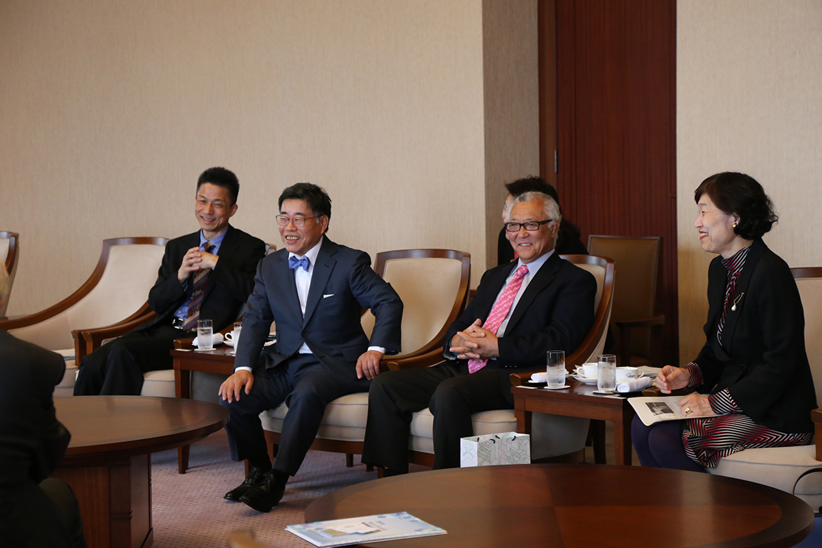 В переговорах приняли участие президент Университета Мейдзи Кэйитиро Цучия, проректор по международной деятельности Косаку Дайрокуно и др