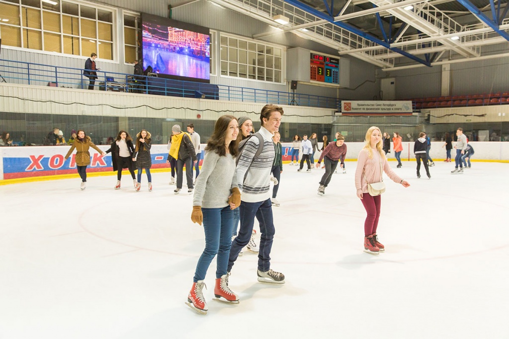 В рамках Всероссийской акции Татьянин лед было организовано массовое бесплатное катание студентов на коньках