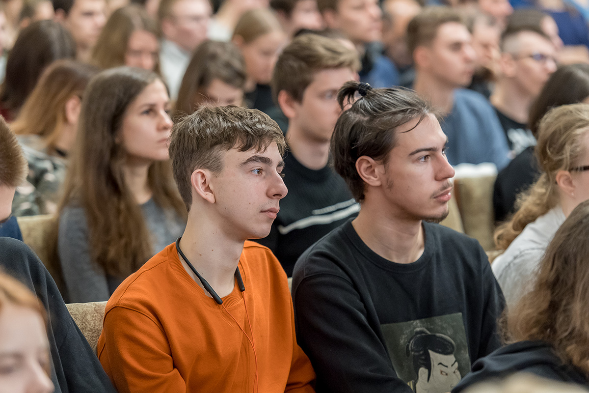 Михаил Ковальчук считает, что молодежи повезло, потому что наша страна сейчас на подъеме 