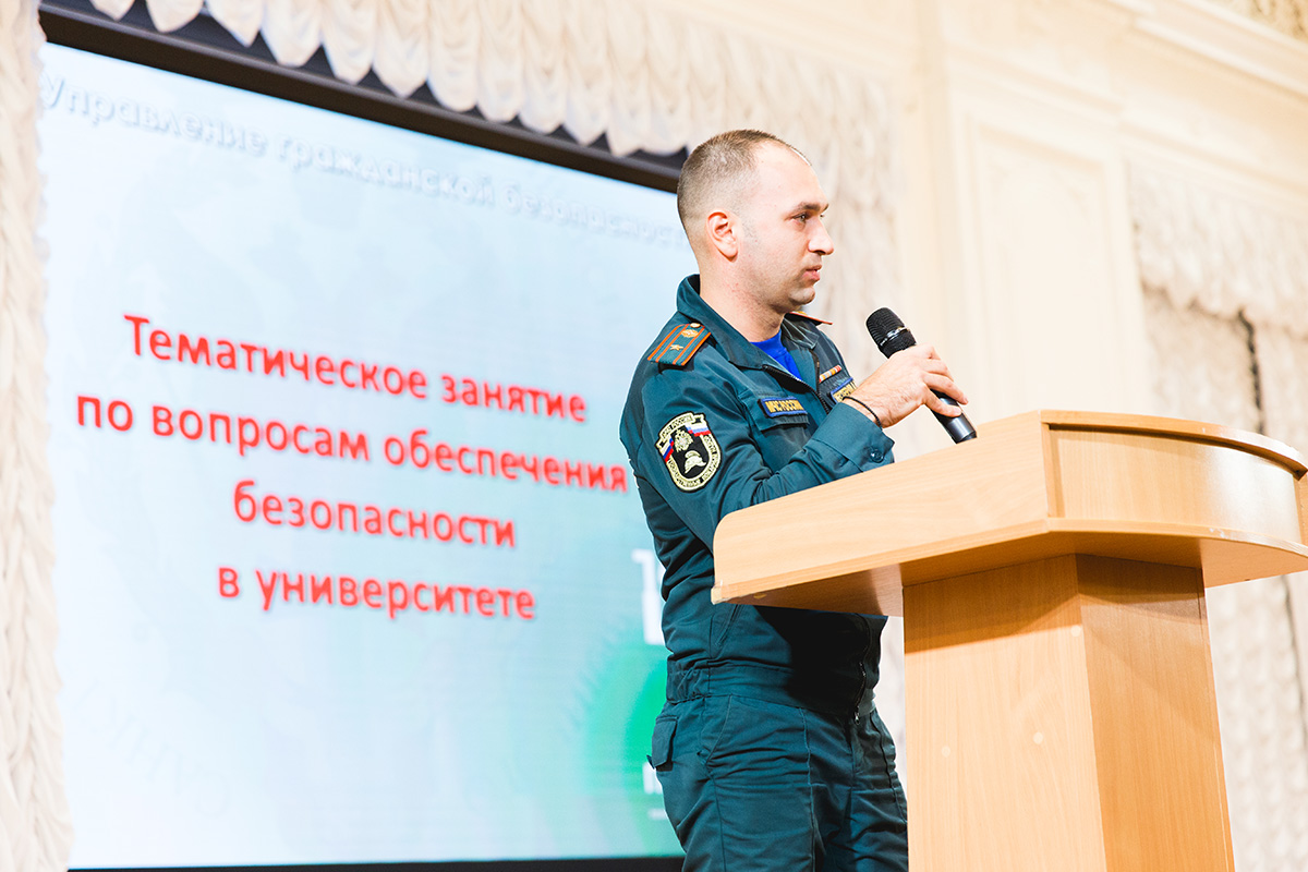Начальник отдела надзорной деятельности и профилактической работы Калининского района Антон НЕСТЕРОВ 