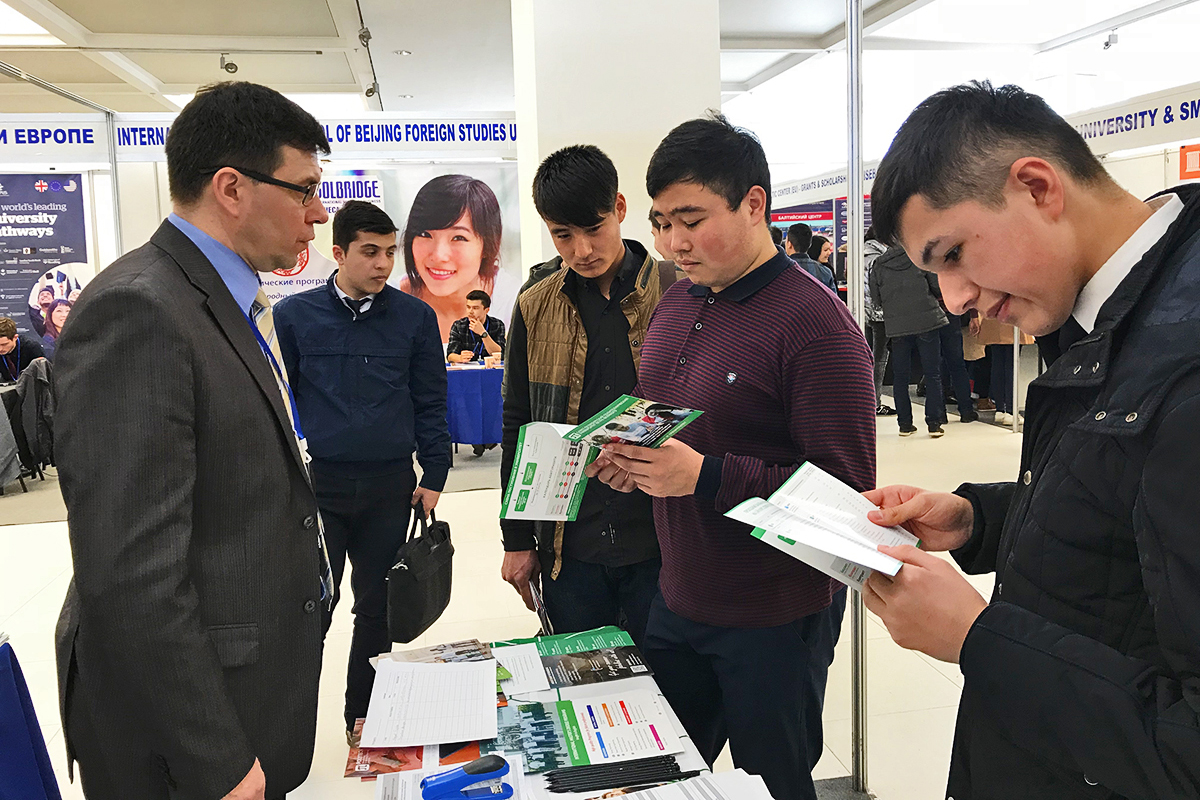 Посетители выставки Образование и карьера в Узбекистане проявили большой интерес к программам СПбПУ 