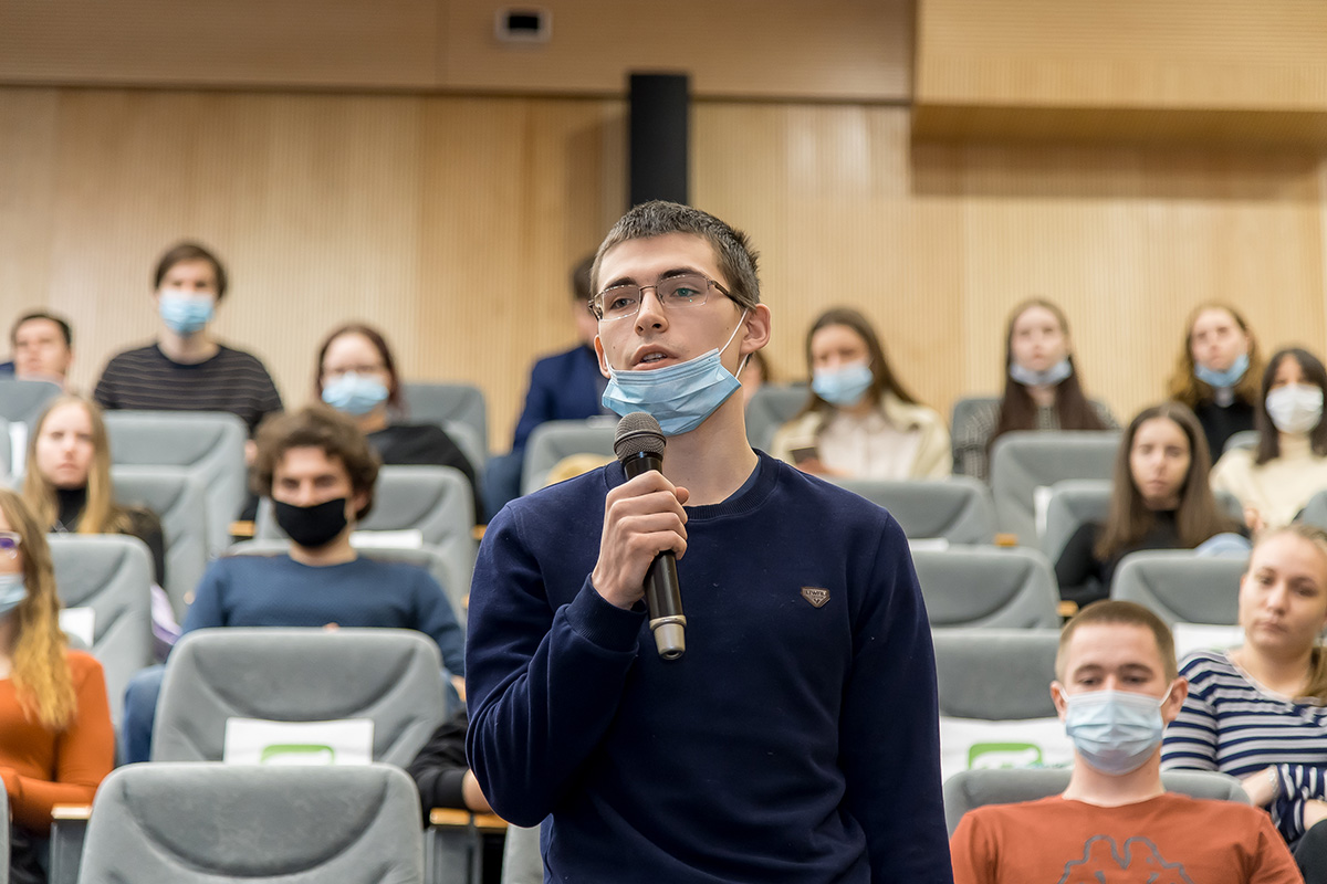 У студентов было много вопросов к главе митрополии 