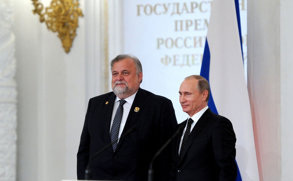 Президент РФ В.В. Путин и директор Всероссийского научно-исследовательского института авиационных материалов Е.Н. Каблов Президент РФ В.В. Путин и директор Всероссийского научно-исследовательского института авиационных материалов Е.Н. Каблов