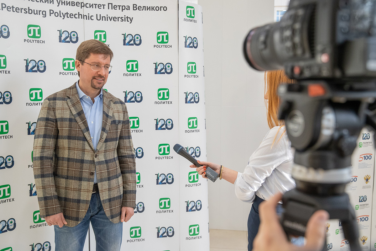 Пресс-подход к заместителю министра науки и высшего образования РФ Алексею МЕДВЕДЕВУ