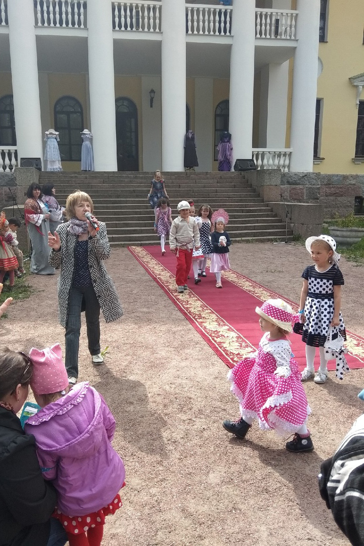 Продемонстрировать нарядные костюмы могли все желающие, в том числе и самые маленькие гости фестиваля 