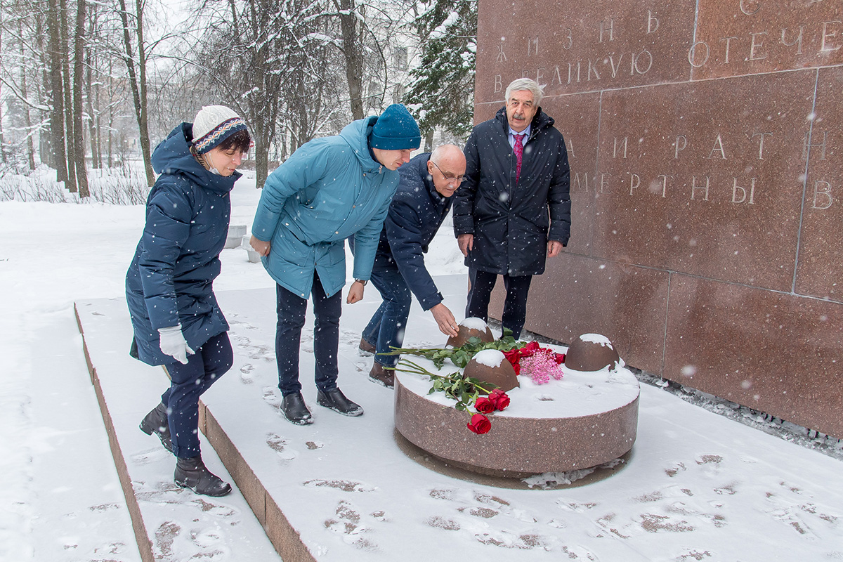 В СПбПУ накануне 23 февраля почтили память погибших при защите Отечества политехников