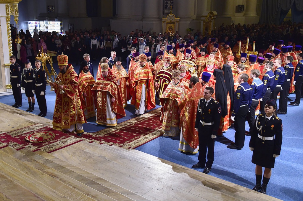 Главным событием праздника в честь небесной покровительницы российского студенчества святой Татьяны стала Божественная литургия в Воскресенском Смольном соборе