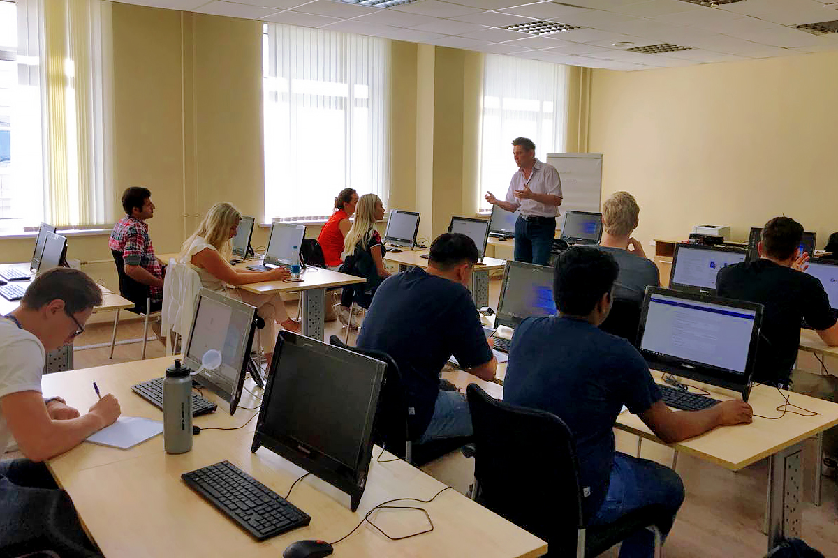 Лекции и семинары по логистике для студентов Международной политехнической летней школы проводили ведущие специалисты СПбПУ и координаторы Erasmus+