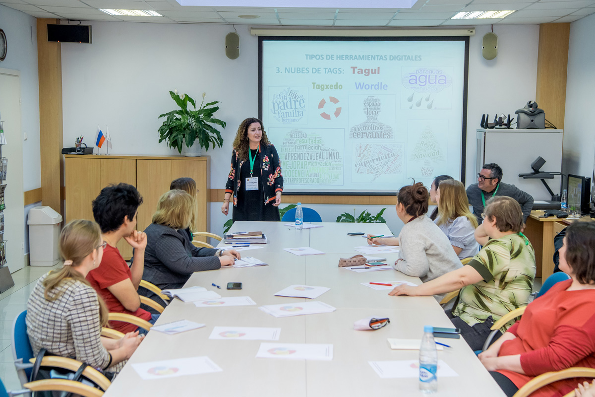 Семинар по преподаванию испанского как иностранного от преподавателей Университета Ка-диса Семинар по преподаванию испанского как иностранного от преподавателей Университета Ка-диса