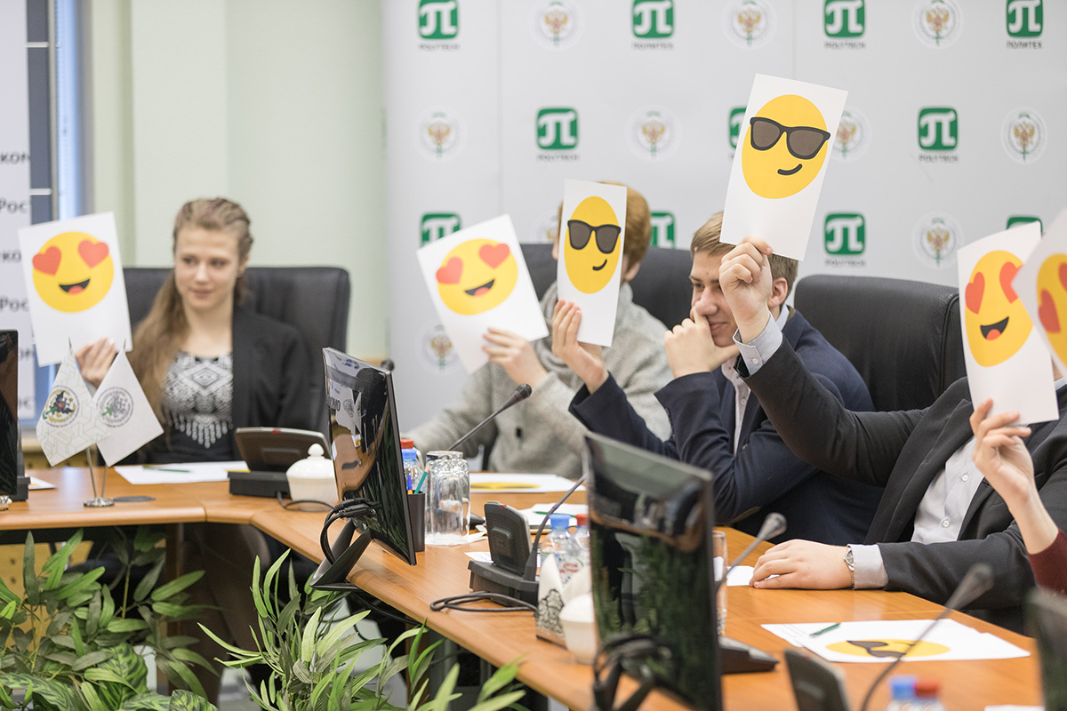 Старшеклассники пришли к выводу, что роботы все же больше помощники, нежели конкуренты Старшеклассники пришли к выводу, что роботы все же больше помощники, нежели конкуренты