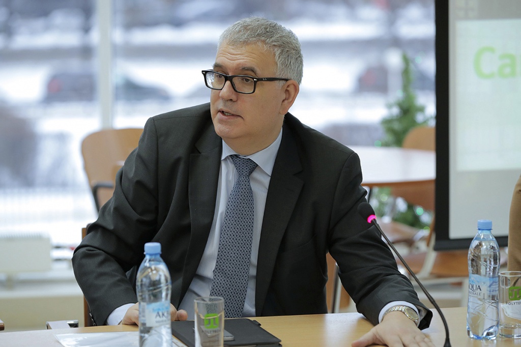 Модератор мероприятия - председатель правления Фонда ЦСР Северо-Запада В.Н. Княгинин Модератор мероприятия - председатель правления Фонда ЦСР Северо-Запада В.Н. Княгинин
