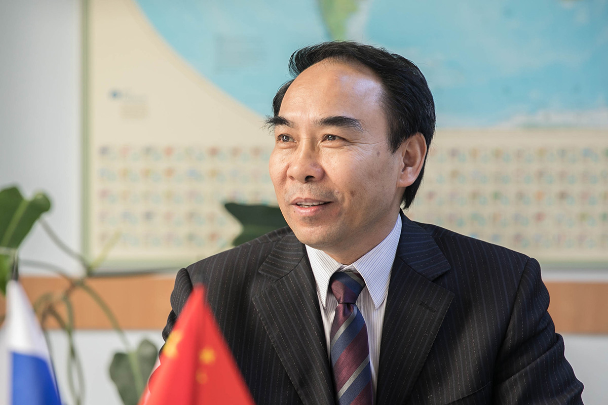 Заместитель председателя комитета образования г. Чунцин г-н Дэн ЖУЙ 