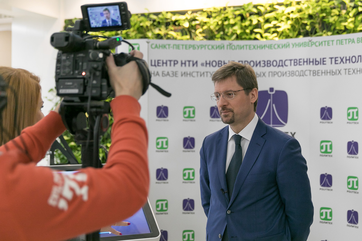 Алексей Медведев: «Вы обгоняете настоящее – вы уже находитесь в будущем» Алексей Медведев: «Вы обгоняете настоящее – вы уже находитесь в будущем»