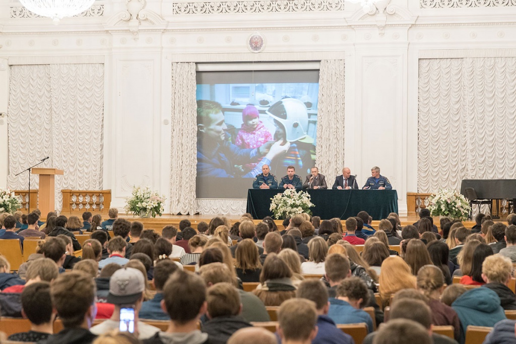 В пятый раз для первокурсников СПбПУ провели тематическое занятие по вопросам пожарной безопасности