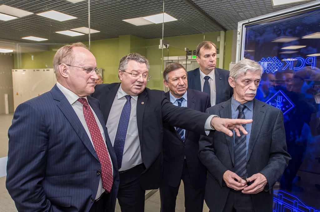 Ректор СПбПУ А.И. Рудской лично рассказал и показал участникам встречи Суперкомпьютерный центр