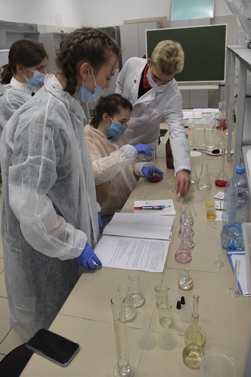 Участники Зимней школы приобрели навыки работы в химических и биотехнологических лабораториях