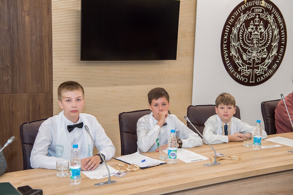 Команда школьников из Челябинска Батарейка - победители программы Энергия старта