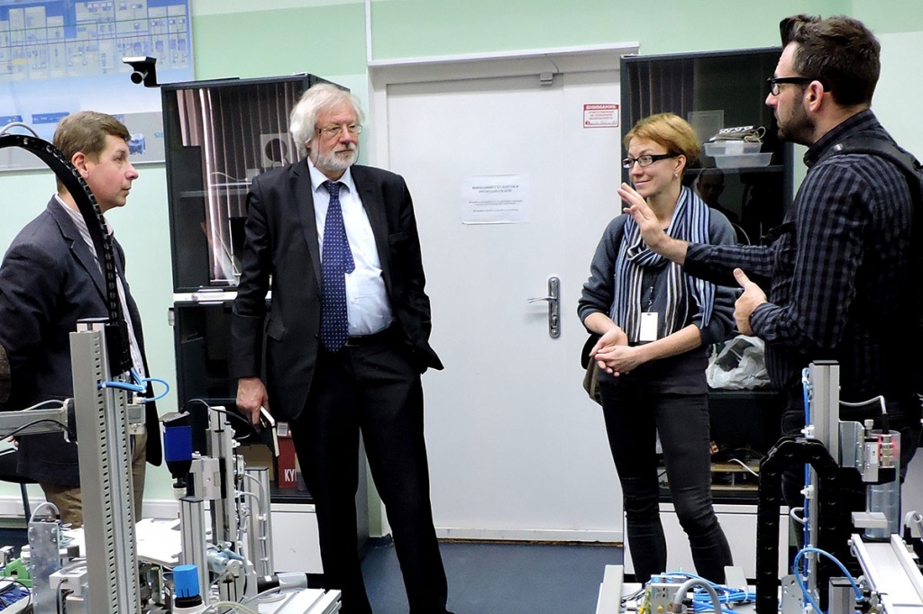Представители Свободного Университета Брюсселя посетили экспериментальную лабораторию СПбПУ