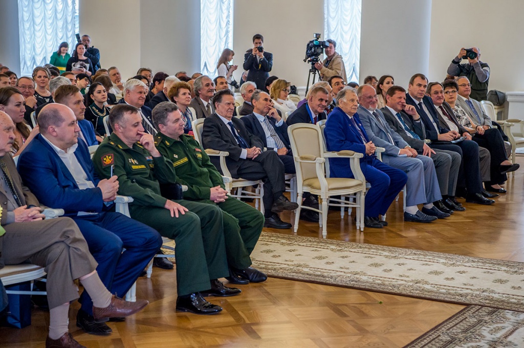 На церемонии присутствовали руководители исполнительных органов государственной власти Санкт-Петербурга, почетные граждане города, руководители научных и общественных организаций
