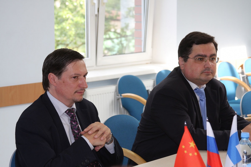 Проректор по международной деятельности Д.Г. Арсеньев во время переговоров с китайско-финскими коллегами