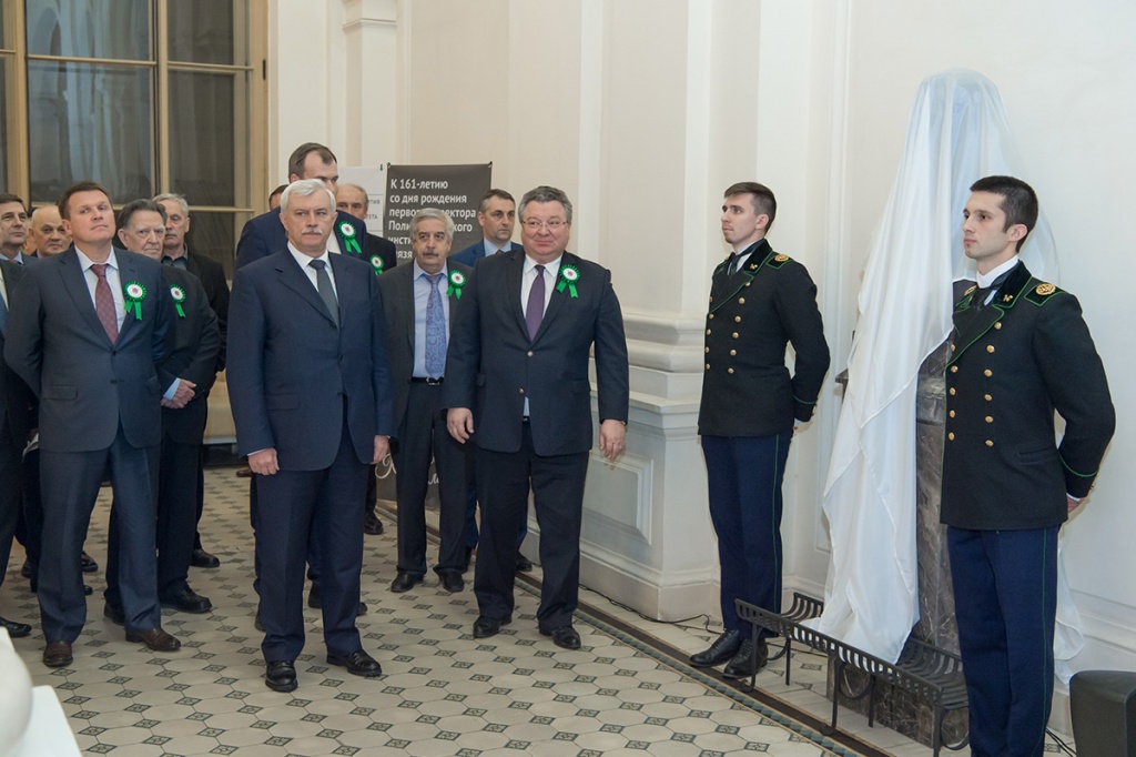В Политехе открыли памятник первому директору вуза - князю А.Г. Гагарину