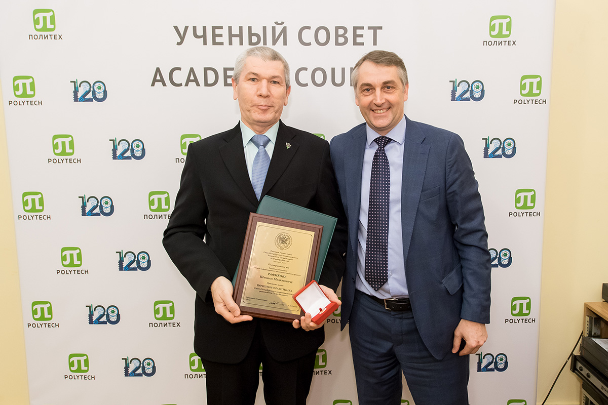 Рафиков получил диплом Почетный работник СПбПУ 