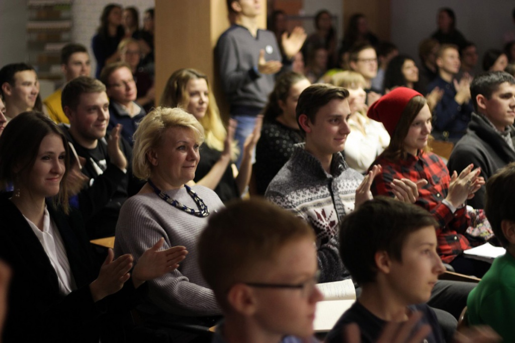 Участники Science Slam порадовали зрителей оригинальным подходом к лекциям Участники Science Slam порадовали зрителей оригинальным подходом к лекциям