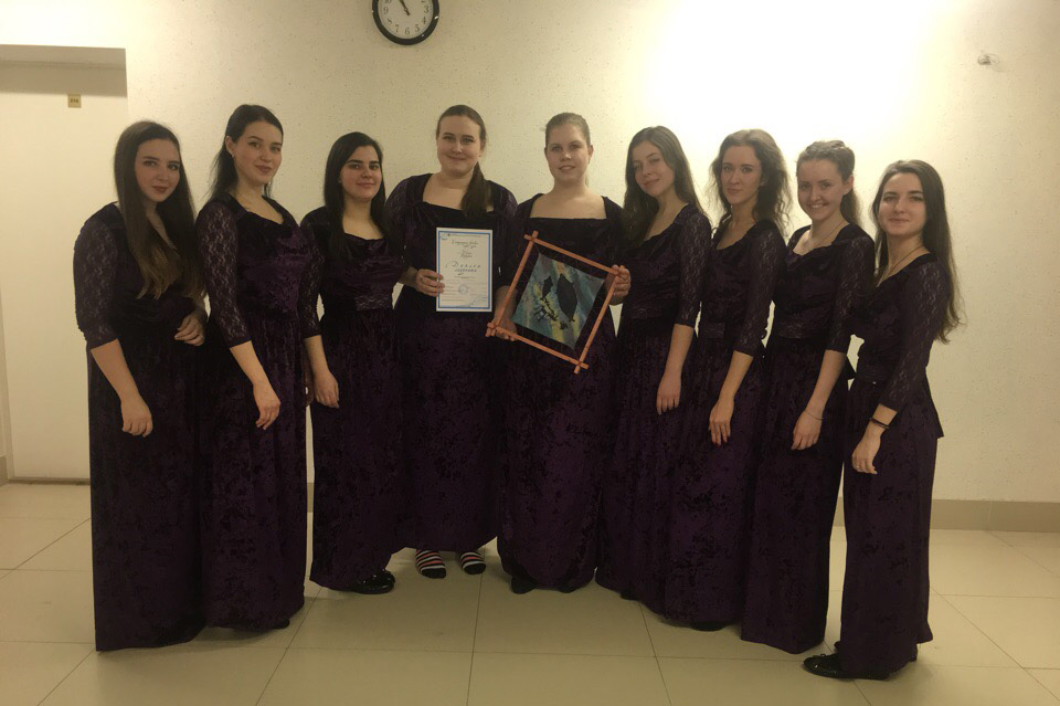 Молодежный хор «Полигимния» исполнил сочинение  Ubi caritas  и привез в Санкт-Петербург дипломы и карельские петроглифы 