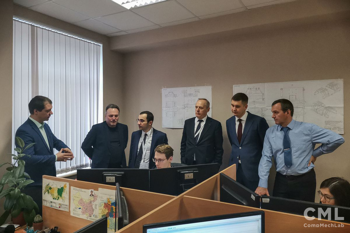 Г.В. КУСТАРЕВ и его коллеги – руководитель перспективных проектов МАДИ А. ДЮЖИНОВ и заместитель генерального директора МИП НИИ Механики Б. ТАВШАВАДЗЕ, также посетили Инжиниринговый центр CompMechLab® СПбПУ. Г.В. КУСТАРЕВ и его коллеги – руководитель перспективных проектов МАДИ А. ДЮЖИНОВ и заместитель генерального директора МИП НИИ Механики Б. ТАВШАВАДЗЕ, также посетили Инжиниринговый центр CompMechLab® СПбПУ.