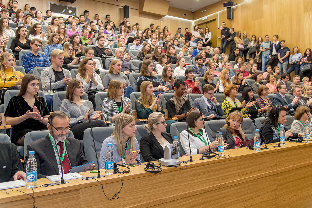 Обсудим экономику. Обсудим экономику. Социально-экономическое развитие. Росконгресс пмэф 2021 esg. Гарантийный фонд республики татарстан фото офиса.