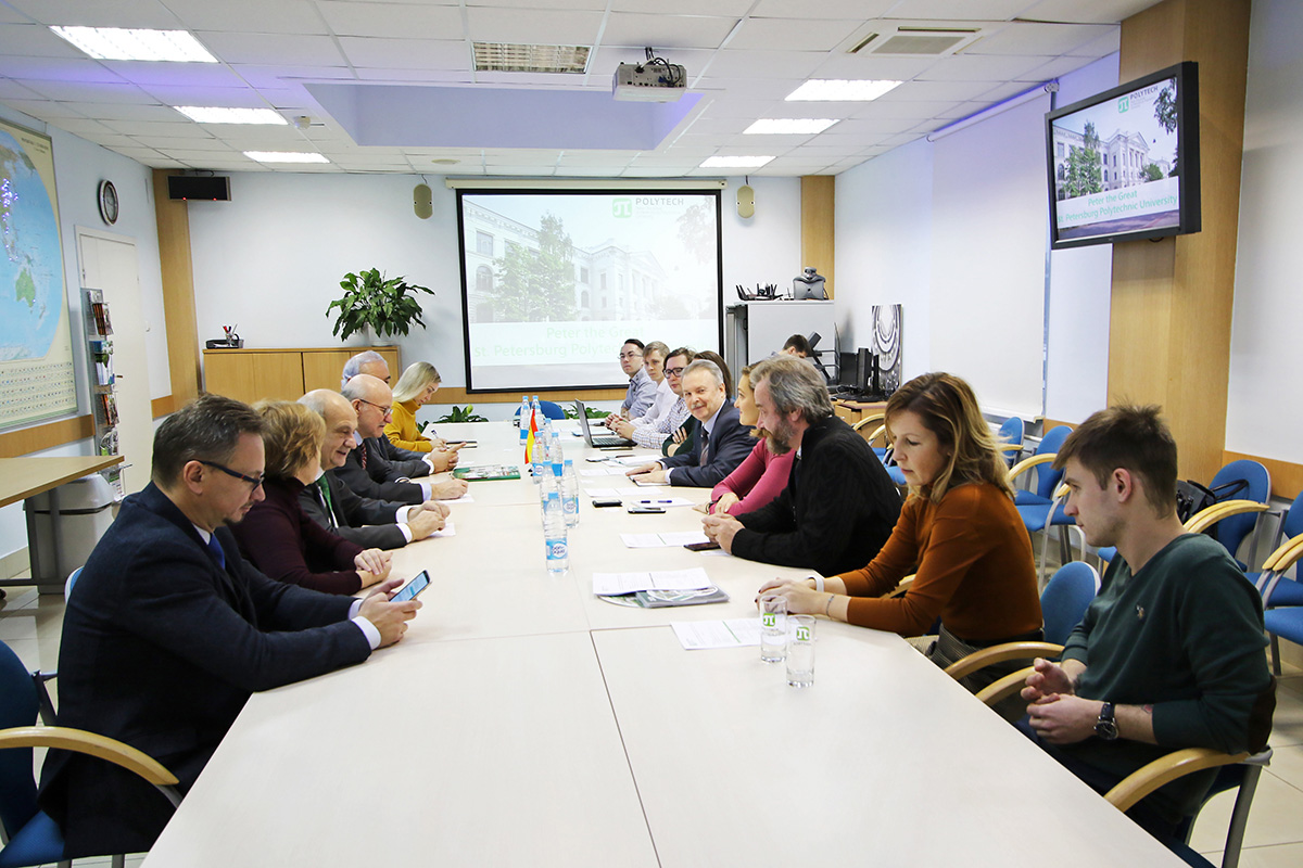 В СПбПУ прошла трехсторонняя встреча с представителями Мадридского политехнического университета и компании Talgo В СПбПУ прошла трехсторонняя встреча с представителями Мадридского политехнического университета и компании Talgo