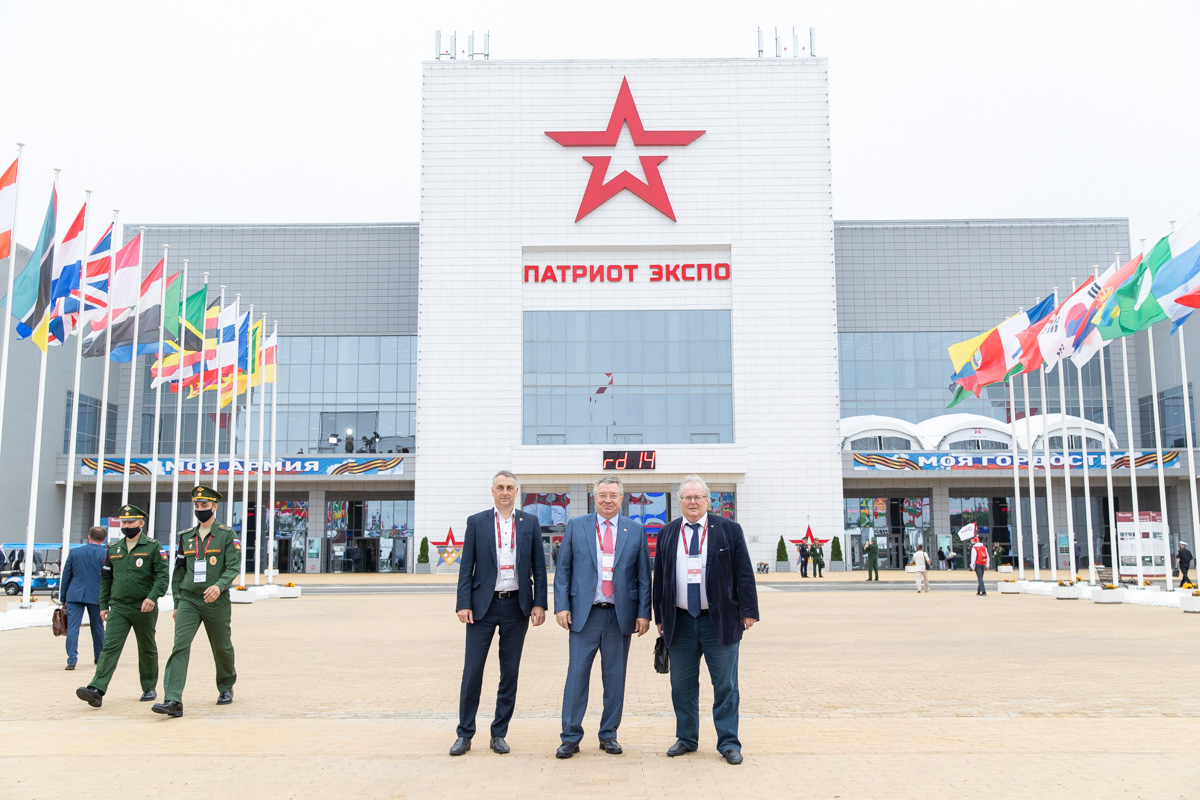 Ректор СПбПУ, академик РАН Андрей РУДСКОЙ, проректор по перспективным проектам Алексей БОРОВКОВ и проректор по научной работе Виталий СЕРГЕЕВ приняли участие в научно-деловой программе форума «Армия-2020» 