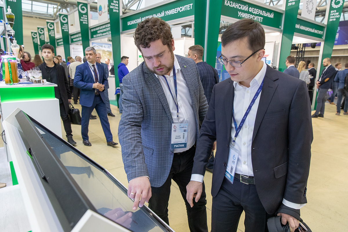 Демонстратор работы специалистов Центра НТИ СПбПУ и Ассоциации «Технет» на стенде СПбПУ 