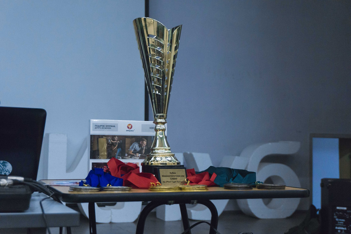 Кубок получила команда студентов ИФНиТ «Идеальная формула наливки из топинамбура» 