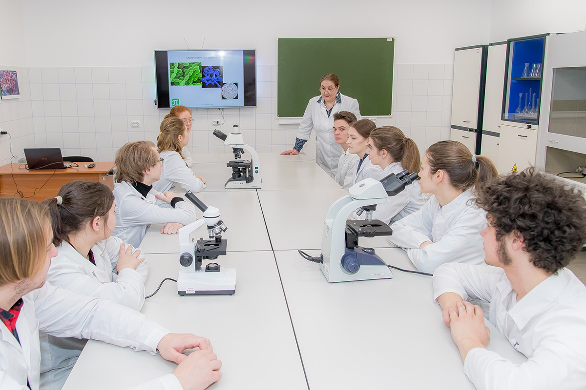 В ИБСиБ состоялся первый выпуск магистров образовательной программы «Бионанотехнология» 
