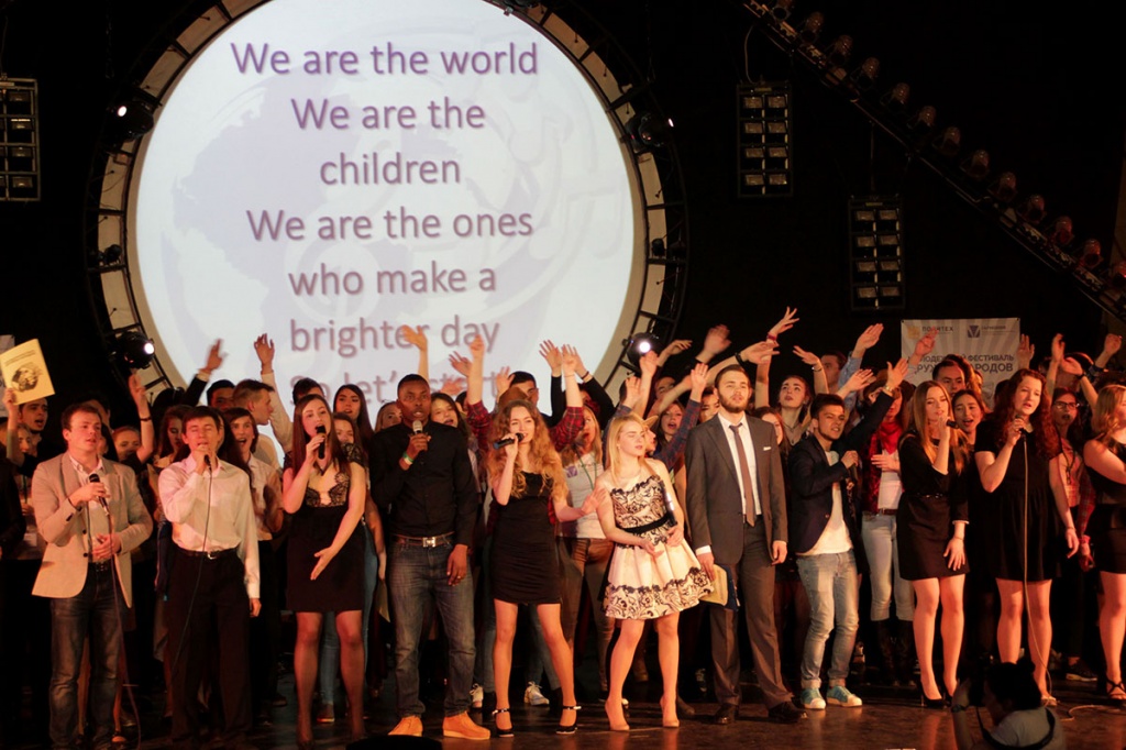 Креативные и талантливые участники молодежного фестиваля Дружбы Народов
