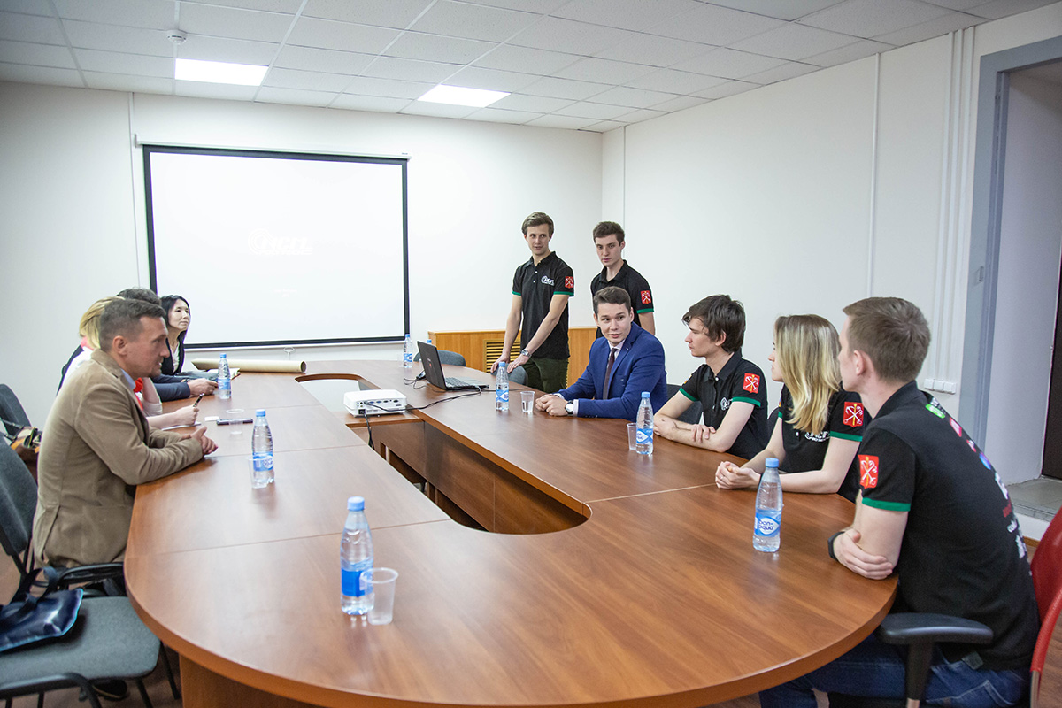 Представители Kawasaki познакомились со студенческой командой и ее проектами