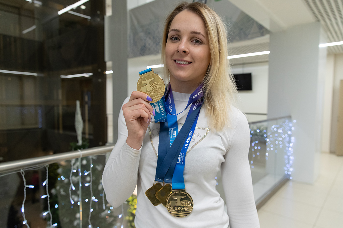 Дарья Устинова плавание