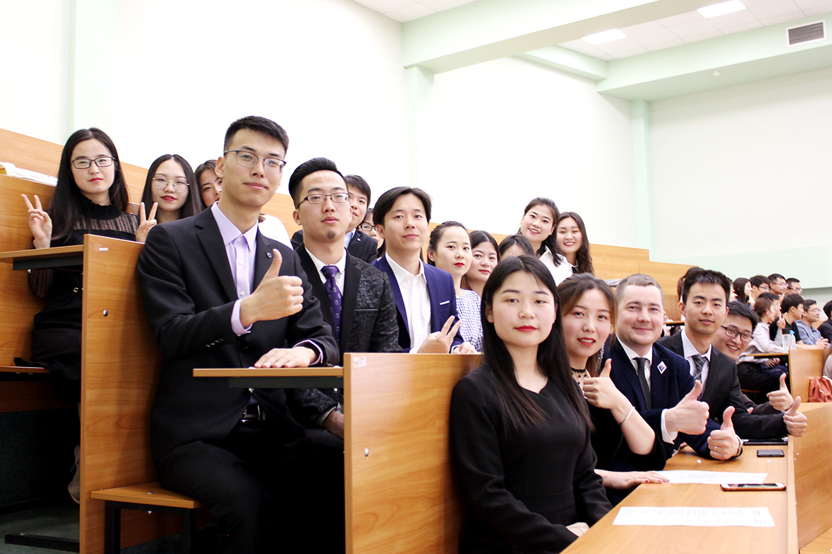 Делегация Сианьского технологического университета встретилась со своими студентами в СПбПУ