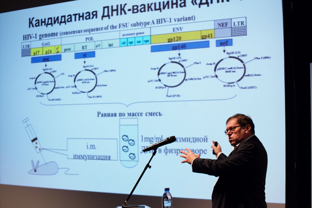 Андрей Козлов, научный руководитель Лаборатории молекулярной онкологии и вирусологии Центра перспективных исследований СПбПУ, выступил с лекцией _Возможна ли вакцина от СПИДа и рака