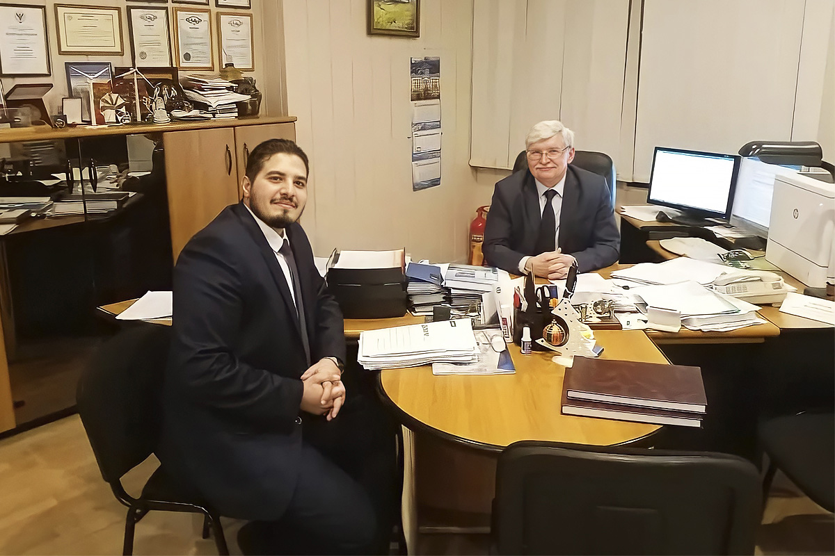 Иностранный аспирант СПбПУ Рамадан АМЕР и д.т.н., профессор Высшей школы гидротехнического и энергетического строительства СПбПУ Виктор ЕЛИСТРАТОВ 