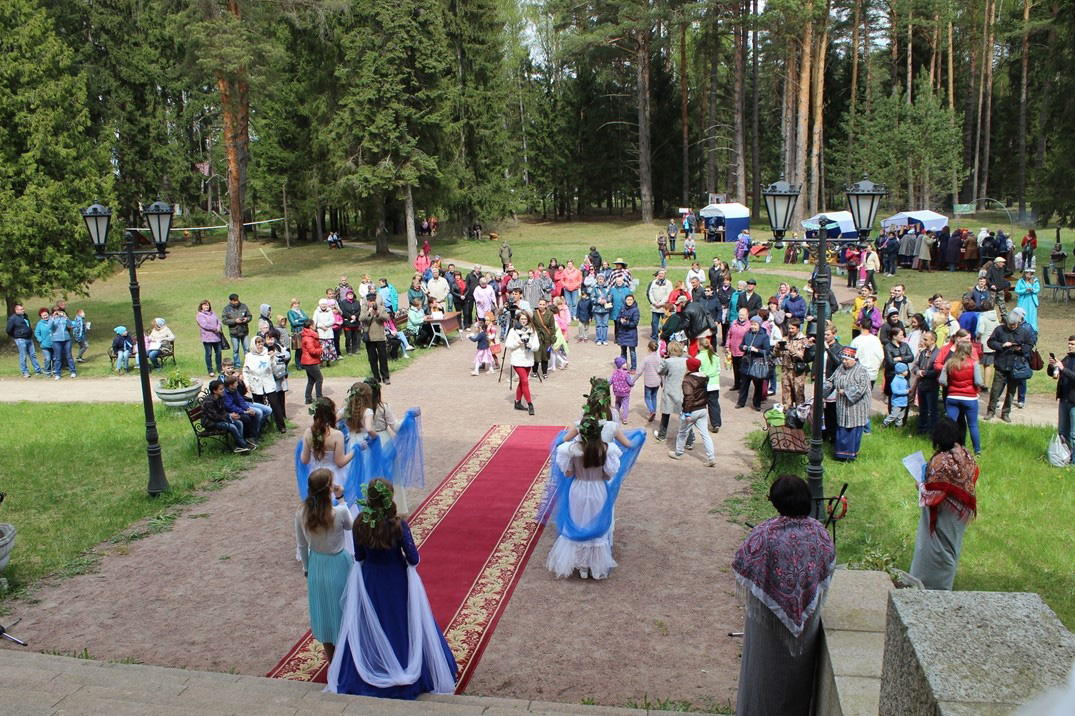 В Усадьбе Холомки прошел фестиваль Русская усадьба. Народные традиции В Усадьбе Холомки прошел фестиваль Русская усадьба. Народные традиции