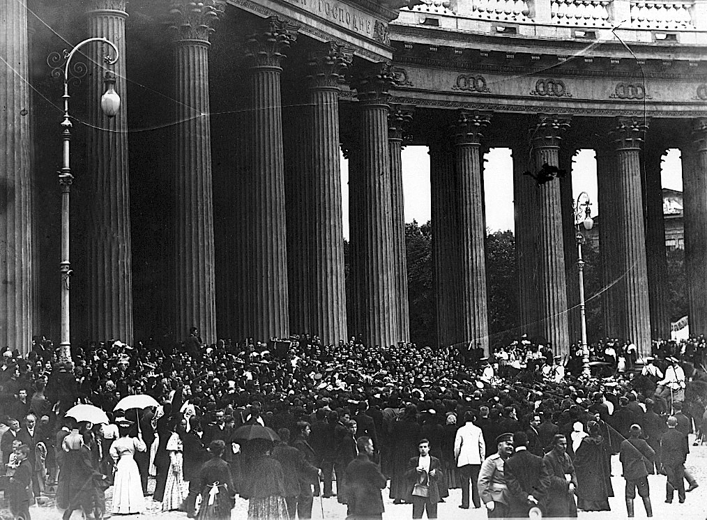 Манифестация у Казанского собора.1905